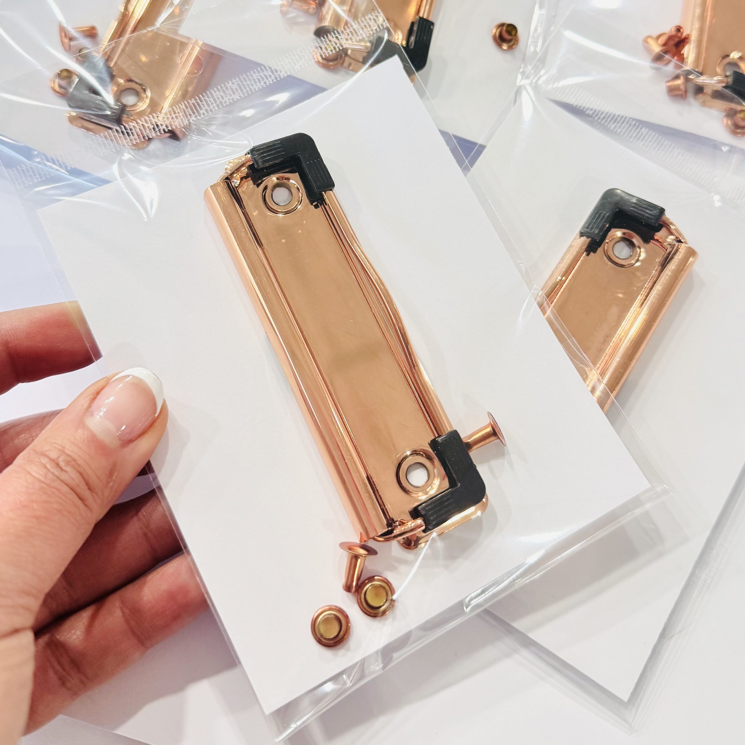 Clip Sujeta Papeles, Bronce