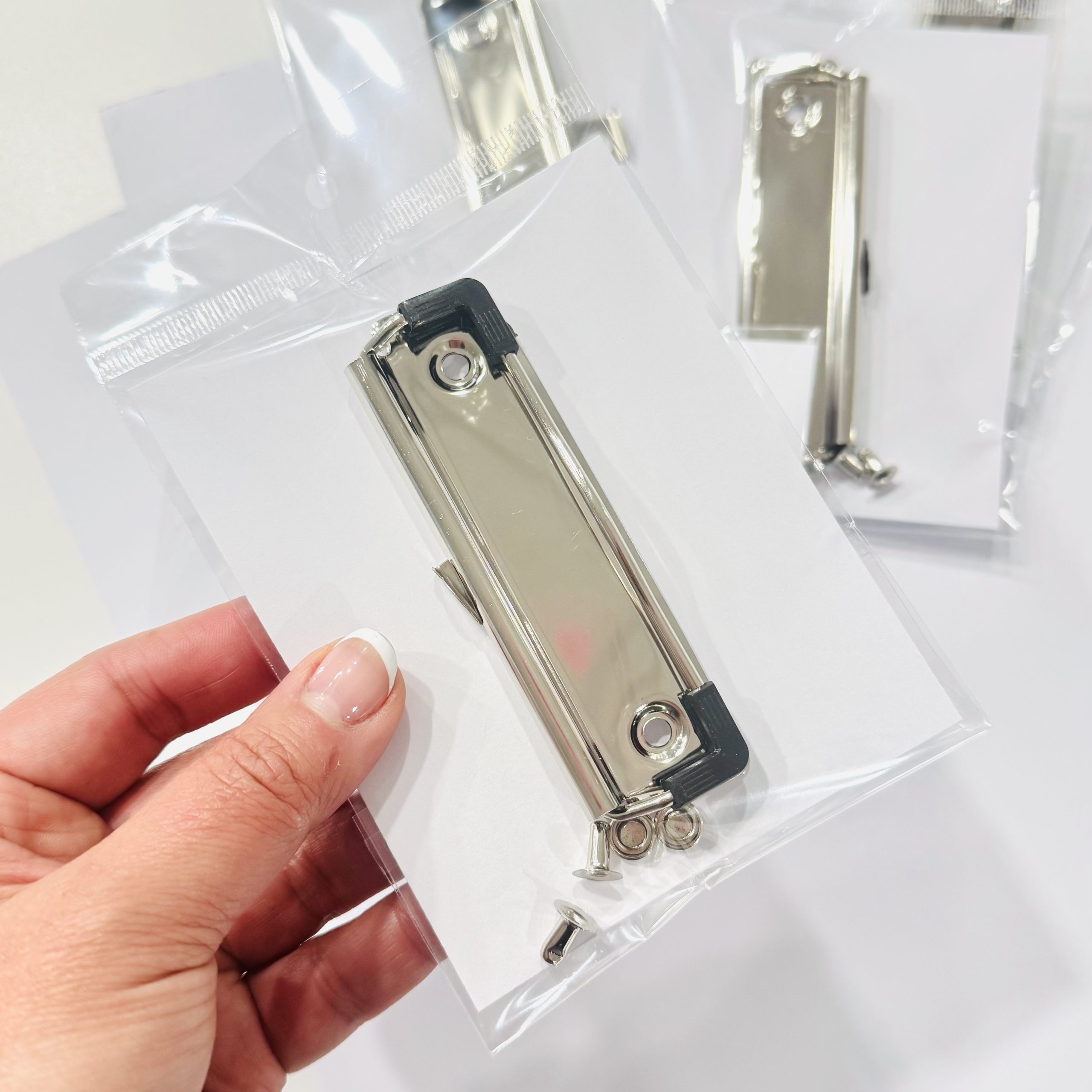 Clip Sujeta papeles, plateado